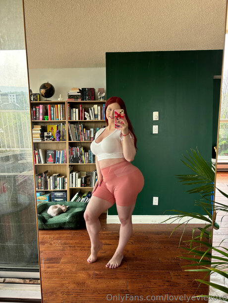 Lovelyeviexoxo belle actrice galerie