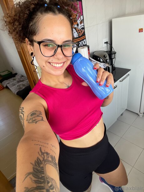 Ellaxblair modèle sympa photo