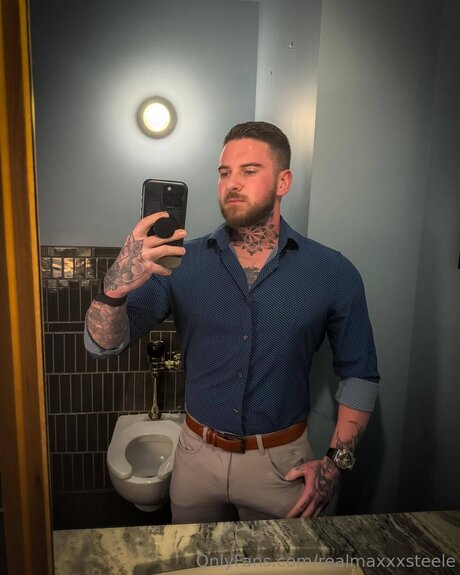 Realmaxxxsteele star du porno de haute qualité image