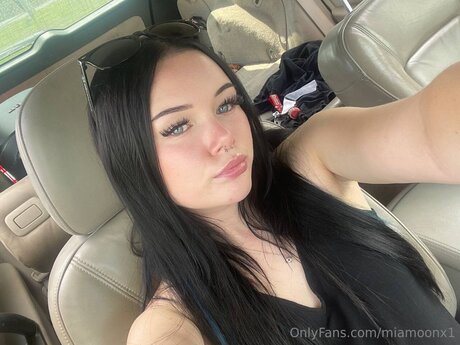 Miamoonx1 modèle hd galerie