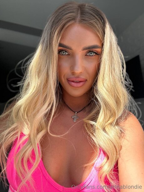 Arinablondie actrice parfaite photo