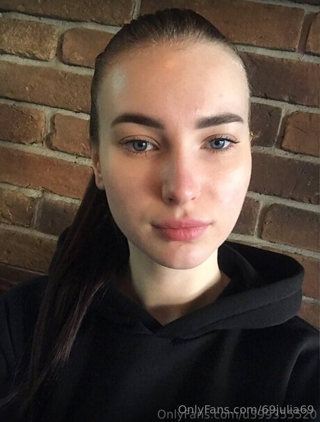 69julia69 haut modèle image