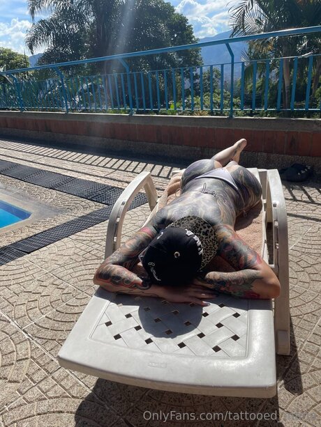 Tattooed Maria actrice pornographique archive