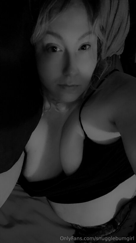 Snugglebumgirl modèle joli des photos