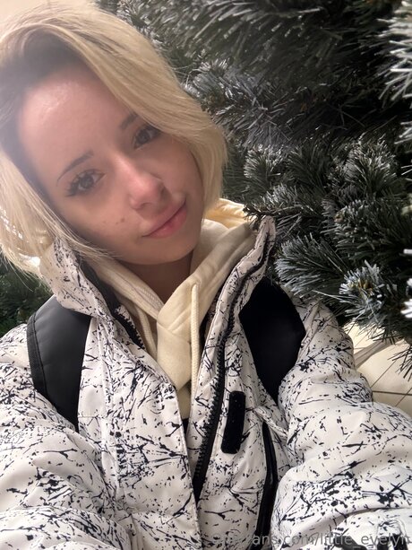 Little Evelyn modèles nus galerie