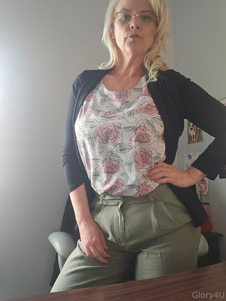 Glory4u modèle adulte des photos