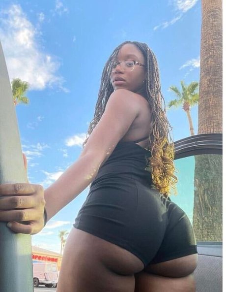 ZatianaM_ modèles nus photo