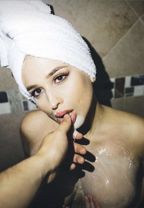 Alexndra Barbie modèle artistique photos