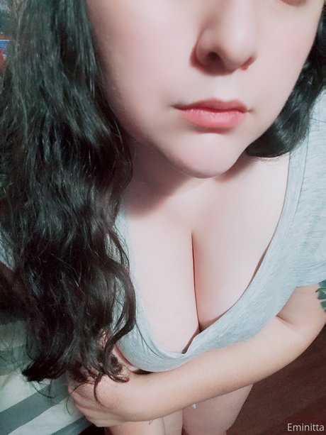 Eminitta actrice artistique des photos