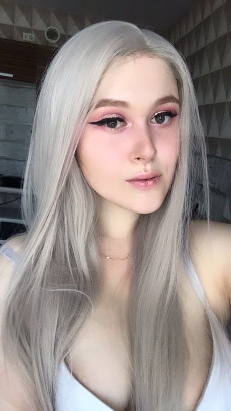 Devo4ka Askorbinka modèle de haute qualité photo