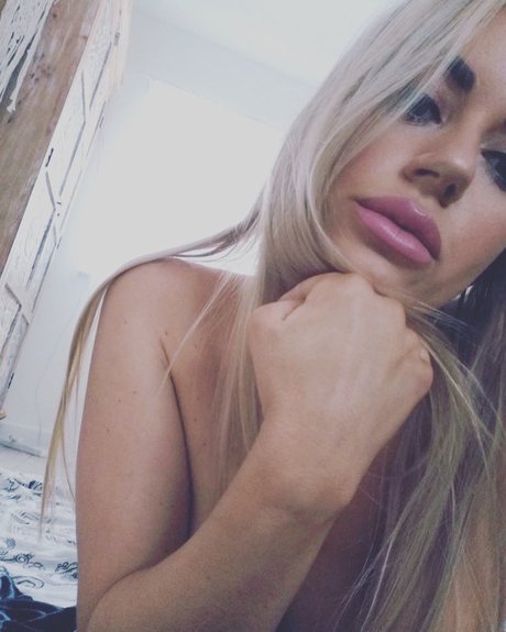 Honey Hera modèle porno archive