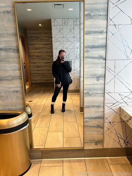 Miss Ruby Blu jolie star du porno collection