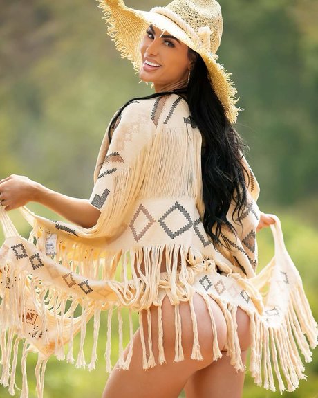 Katelyn Runck modèle sympa image