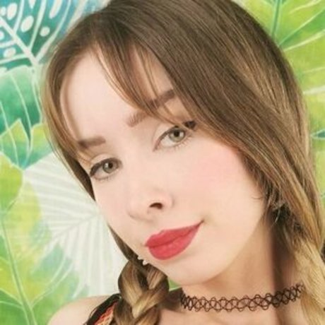 Mizzy Cyn modèle de haute qualité img