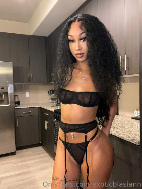 gros seins ébène onlyfans art sympa photos