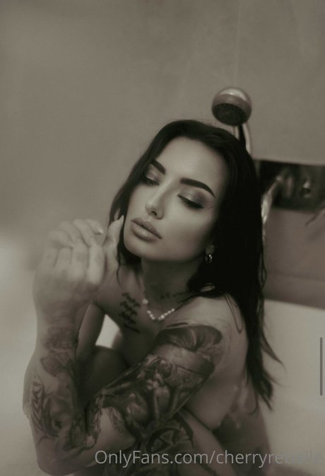 Cherry Rebelle star du porno gratuit image