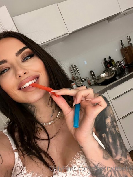 Cherry Rebelle star du porno sympa image