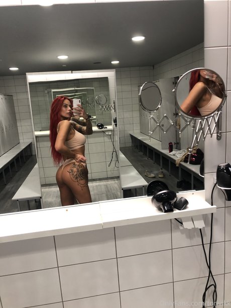 Tori Vikk modèle pornographique galeries