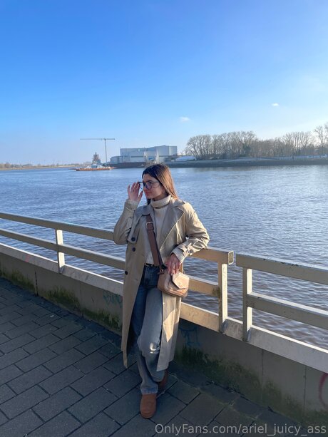 Ariel Juicy Ass étoile adulte photos