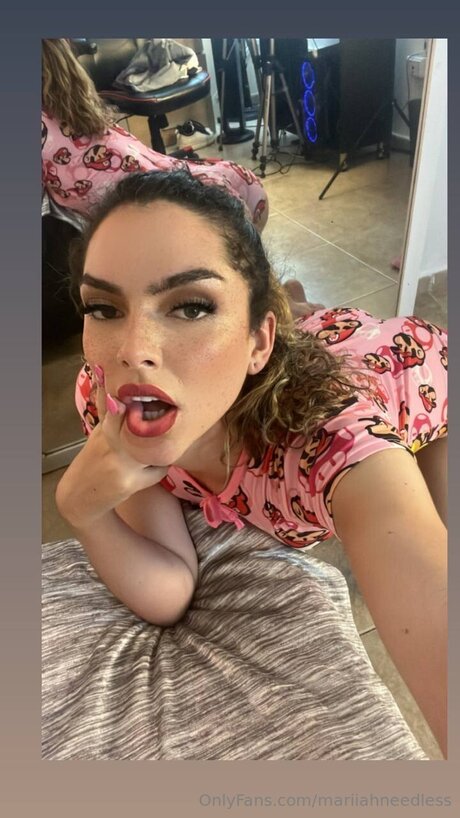 Mariiahneedless modèle xxx image