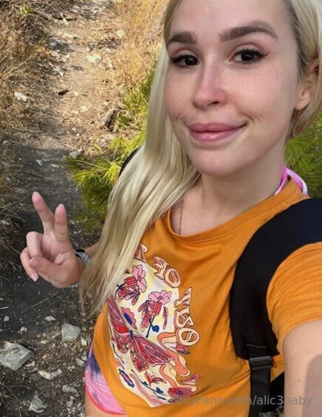 Alic3baby modèle porno photo