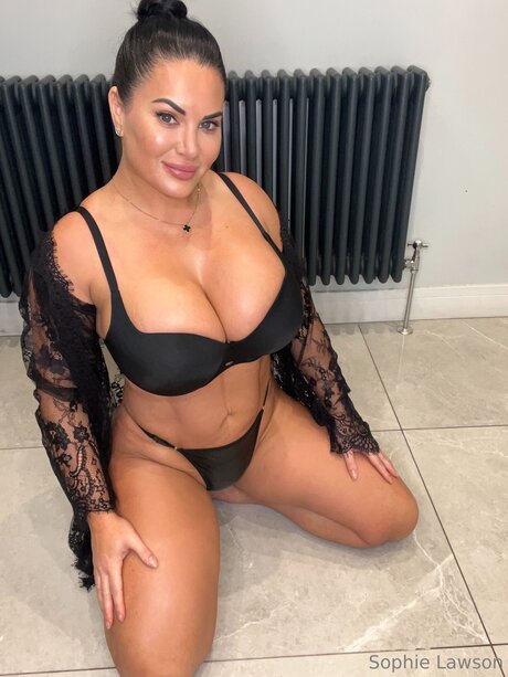 Sophie Lawson X meilleure star du porno img