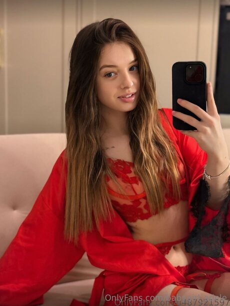 Babygirl Adele belle star du porno photos