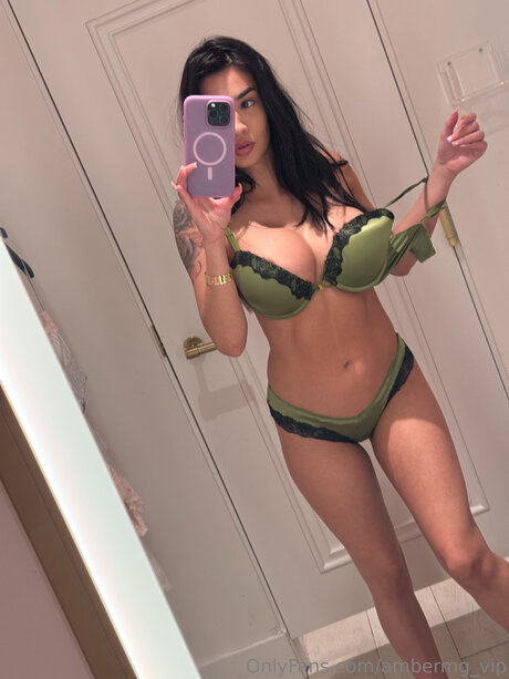 Ambermg Vip actrice chaude photo