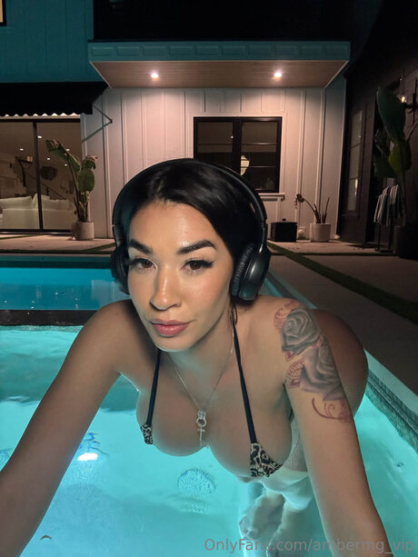 Ambermg Vip joli modèle images