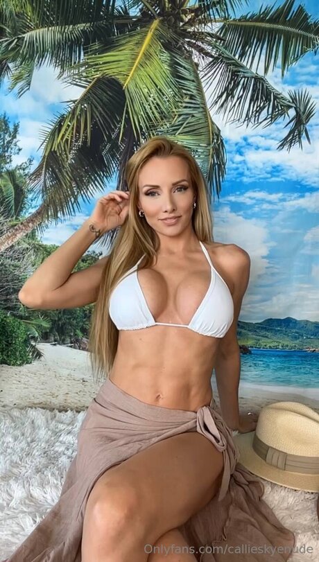 Callieskyenude jolie star du porno image