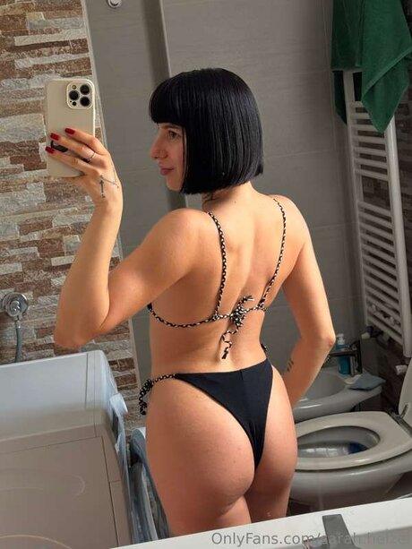 Sarah Heizel star érotique galeries