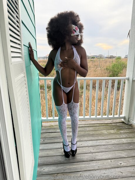 Ebonybuttspremium joli modèle des photos