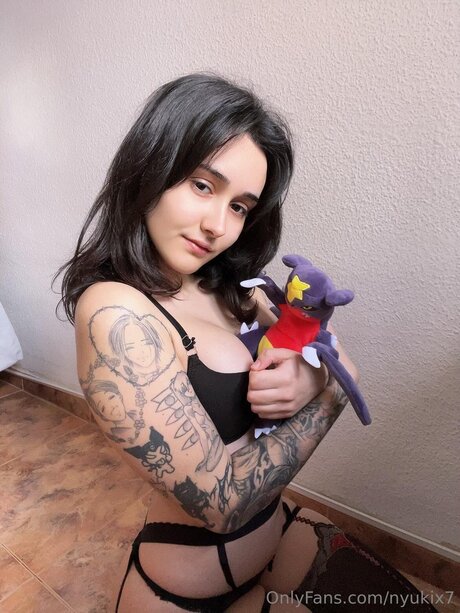 Nyukix7 actrice artistique des photos