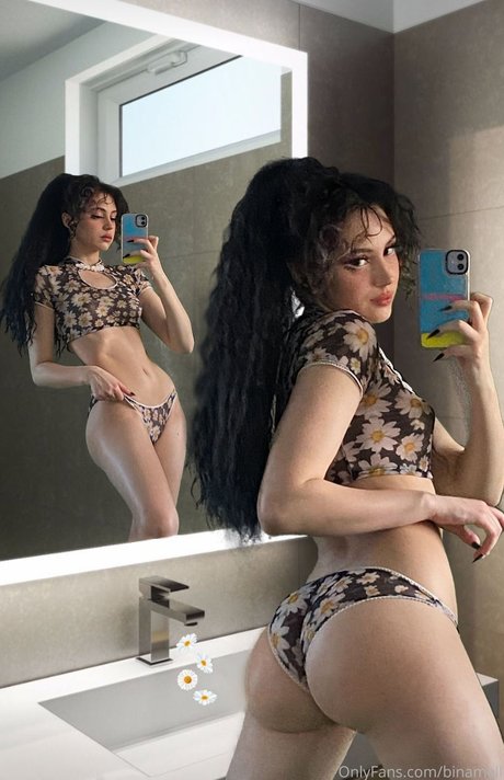 Mina Bell_ nus étoiles galeries