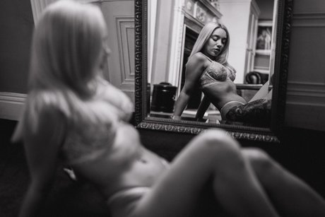 Ella Baig modèle exclusif archive