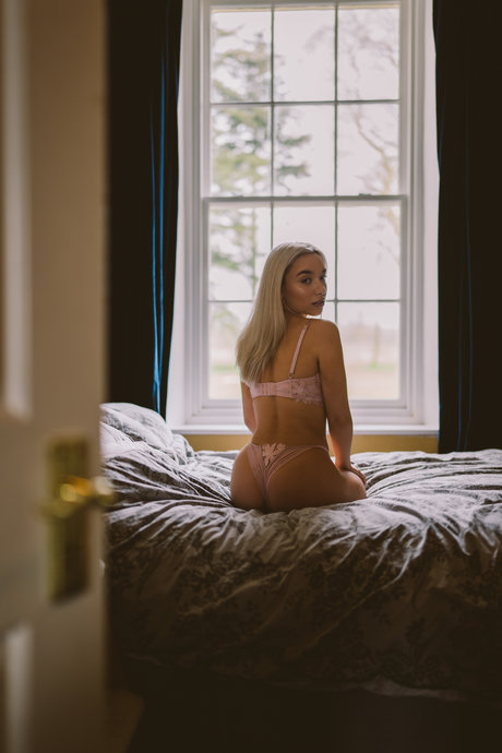 Ella Baig art étoile img