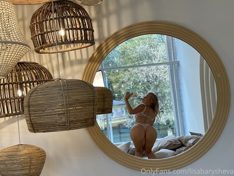 Lisa Barysheva_ modèle nu images