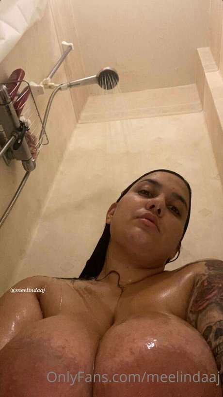 Meelindaaj star érotique photo