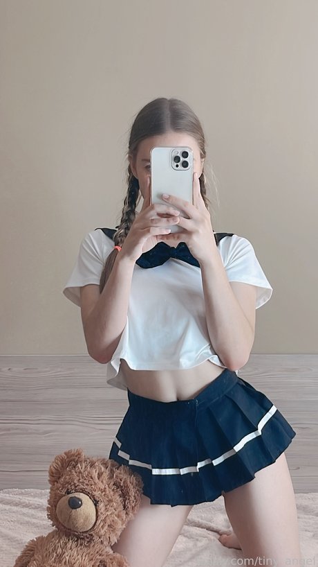 Tinyangelx_ modèle érotique image