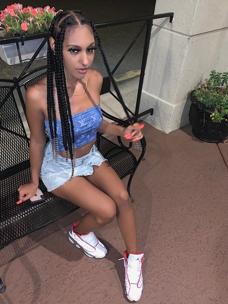 joi uniquementfans nu sympa image