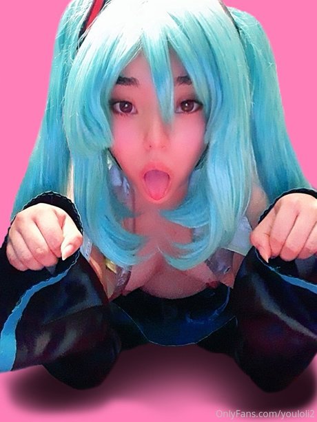 The Waifu Mask star du porno sexy photos