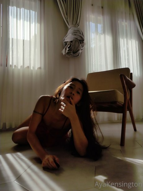 Aya Kensington étoile exclusive images