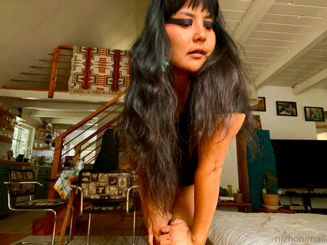 Nizhoni Maii modèle nu galerie