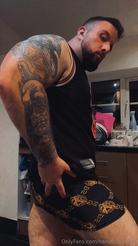 Handcuffdaddy modèle adulte images