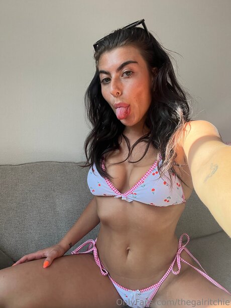 fans de nains à gros seins uniquement haut sexy image