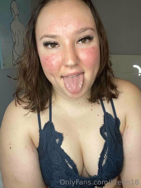 Bisexualcollegegirl modèle adulte img