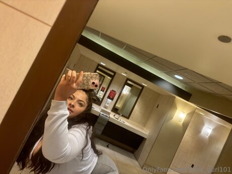 Thick Gurl101 modèle adulte archive