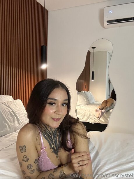 Misscrystel star pornographique des photos