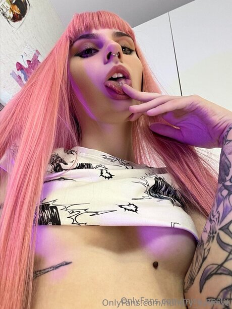 Miss Nesty actrice artistique galerie