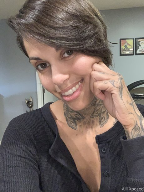 Aili Xposed actrice pornographique collection